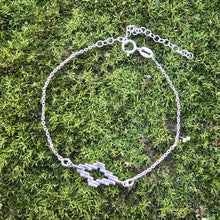 Cargar imagen en el visor de la galería, Llengües_Pulsera pieza central con cadena