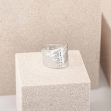 Cargar imagen en el visor de la galería, Anillo Ancho Martelé