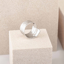 Cargar imagen en el visor de la galería, Anillo Ancho Martelé